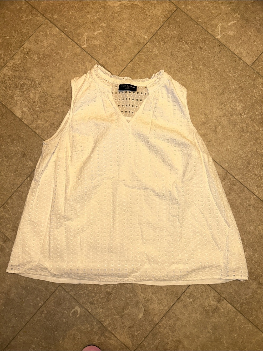 ✳️Lane Bryant White Eyelet V-Neck Sleeveless Camisole✳️